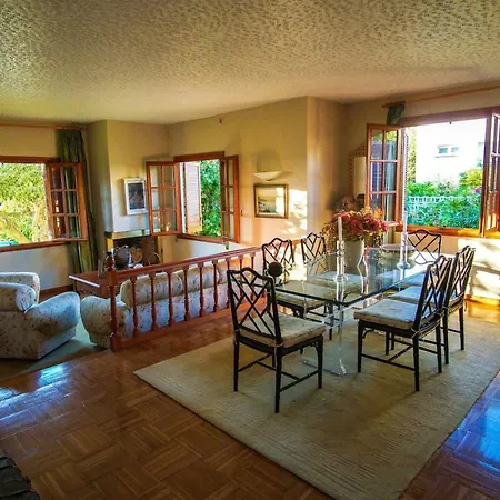 Con Piscina Y 2000 M De Jardin *