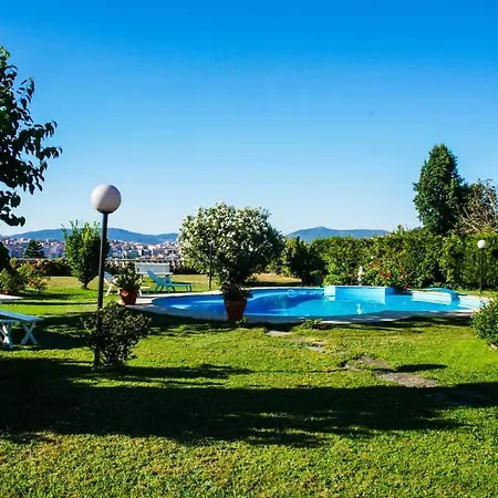 Con Piscina Y 2000 M De Jardin Dom wakacyjny Vigo